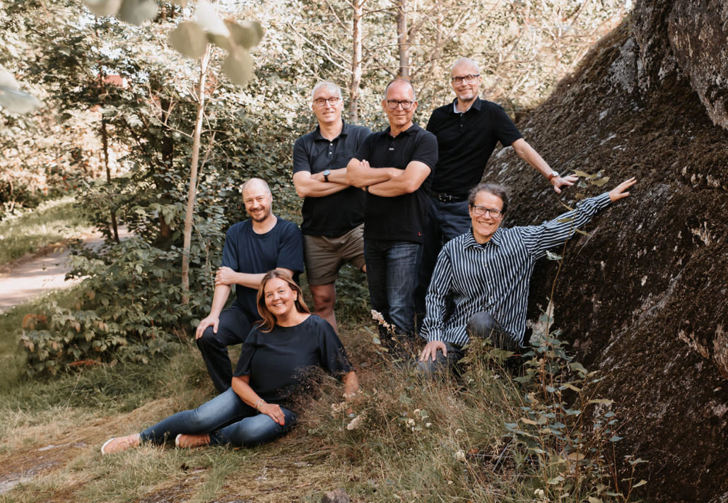 Uute Scientific group photo in the nature