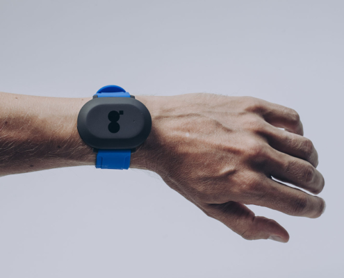 Glucose monitoring device on wrist
